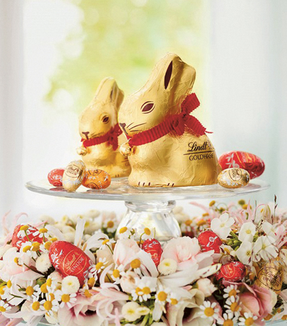 Two Gold Bunnies and Lindt chocolate eggs (Photo)