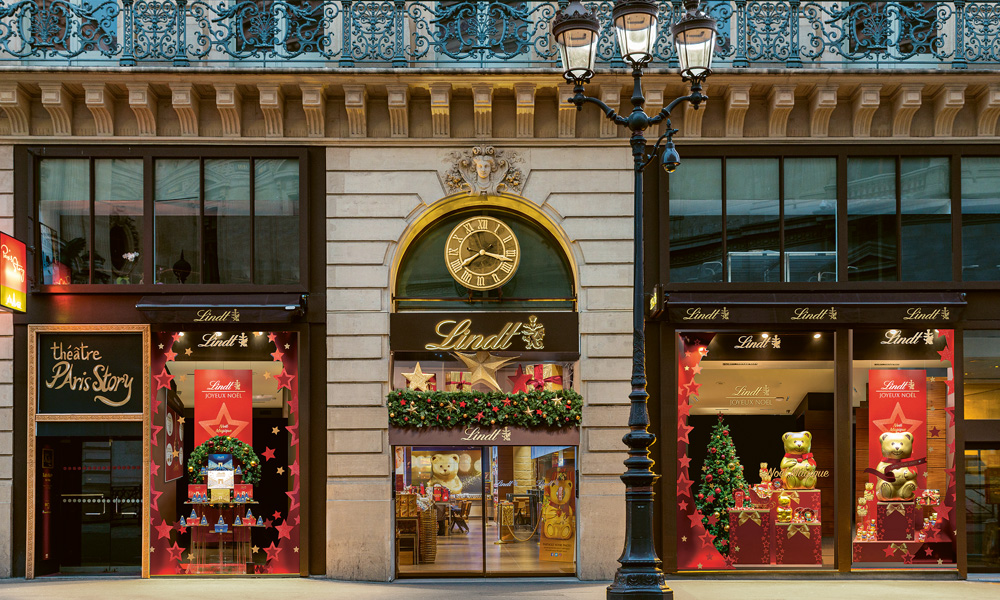 Lindt Chocolate shop in Paris (Photo)