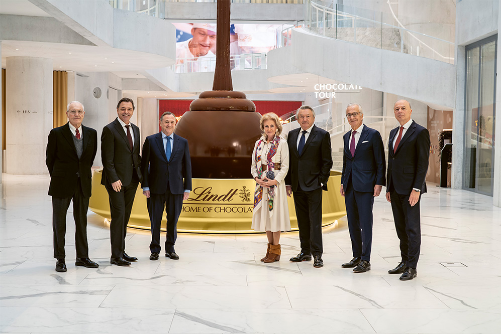 Members of the Board of Directors (Photo)